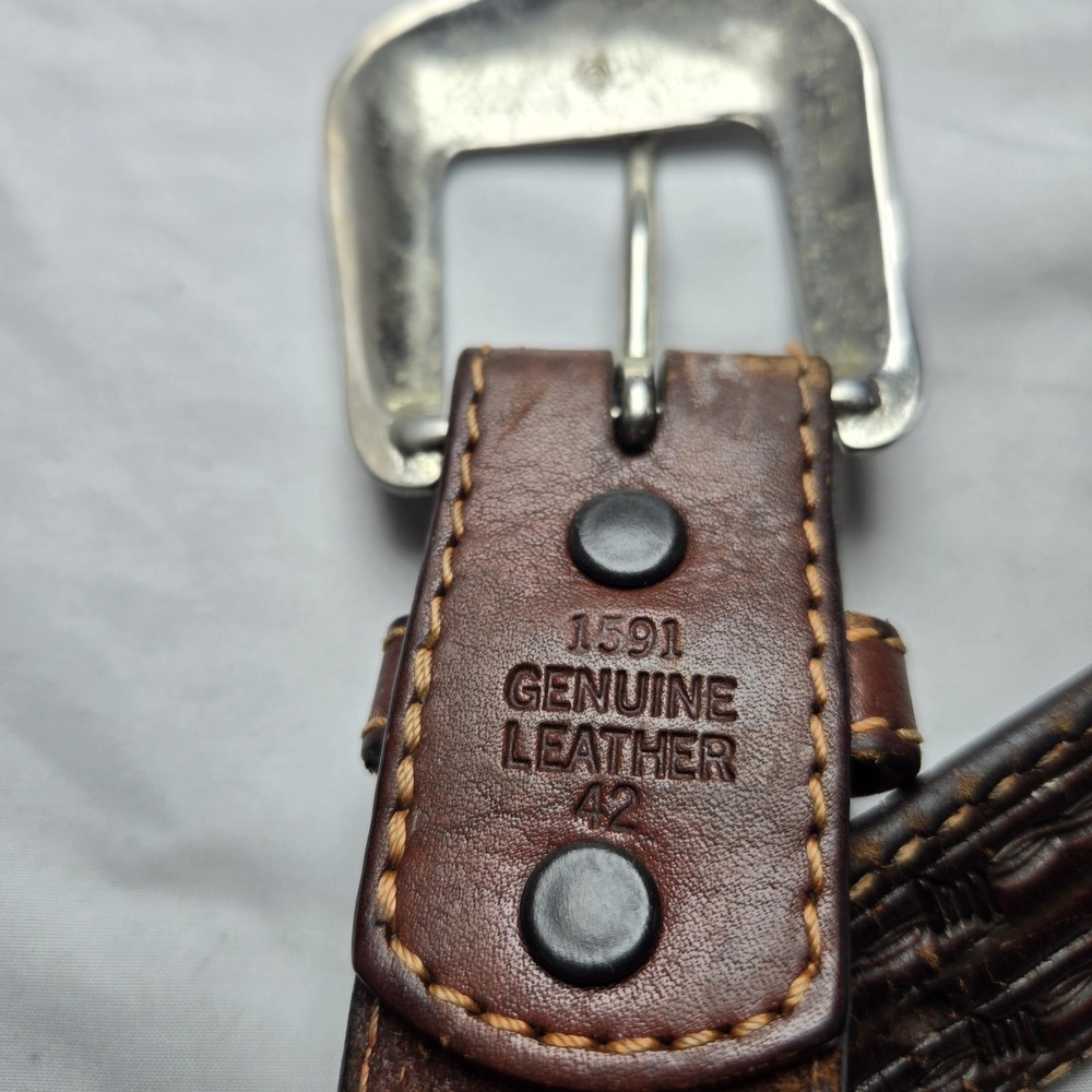 Vtg 3D Belt Company Hand Tooled Brown Leather Belt 42 Barbed Wire Etched Buckle - Picture 5 of 6